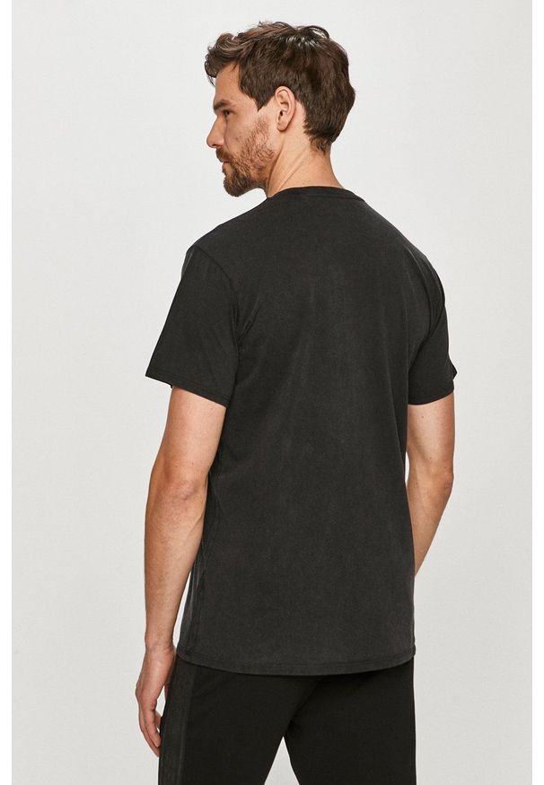 Guess - T-shirt. Okazja: na co dzień. Kolor: czarny. Materiał: bawełna, dzianina. Wzór: gładki. Styl: casual