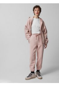outhorn - Spodnie dresowe joggery damskie - różowe. Kolor: różowy. Materiał: dresówka. Wzór: napisy. Sezon: zima #7