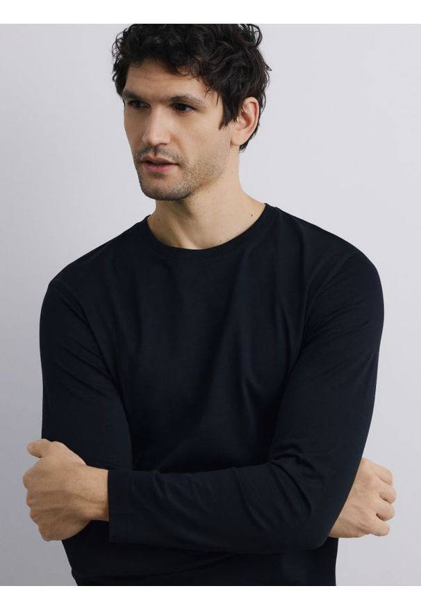 Reserved - Longsleeve z merceryzowanej bawełny - czarny. Kolor: czarny. Materiał: bawełna. Długość rękawa: długi rękaw