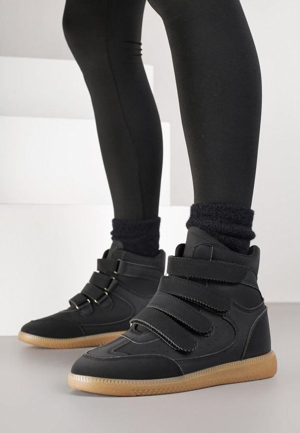 Renee - Czarne Sneakersy na Ukrytym Koturnie Ozdobione Przeszyciami Tlavie. Okazja: na co dzień. Zapięcie: rzepy. Kolor: czarny. Materiał: jeans. Wzór: aplikacja. Obcas: na koturnie