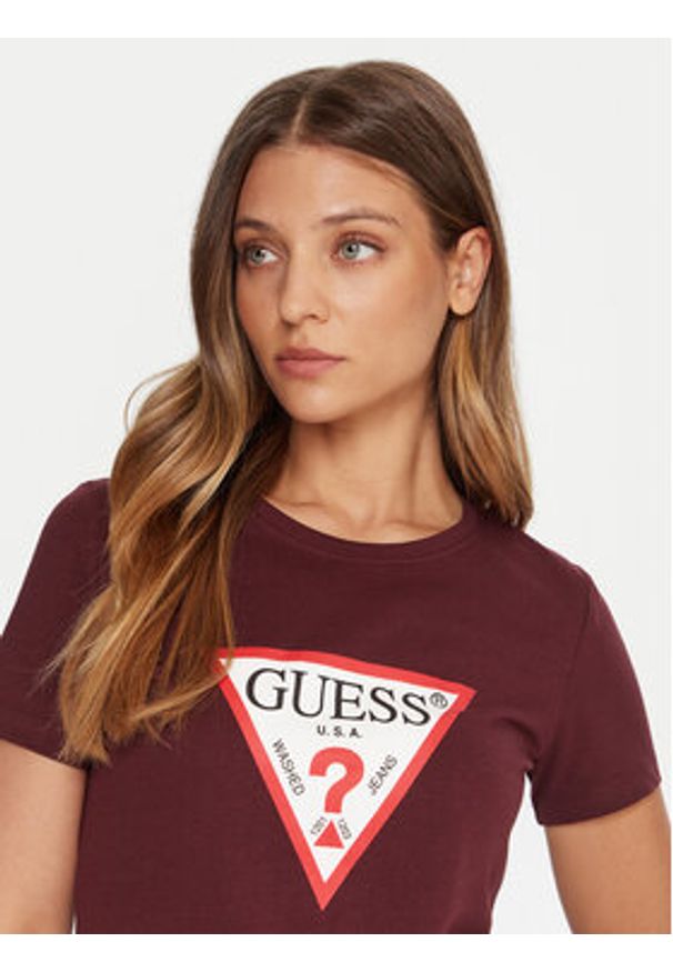 Guess T-Shirt W1YI1B I3Z14 Bordowy Regular Fit. Kolor: czerwony. Materiał: bawełna