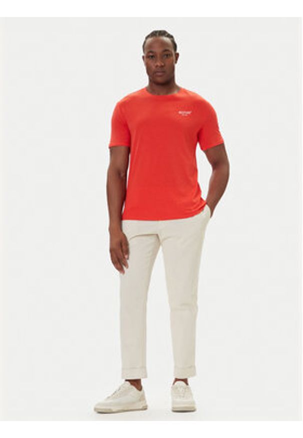 Mustang T-Shirt Austin 1016857 Czerwony Regular Fit. Kolor: czerwony. Materiał: bawełna