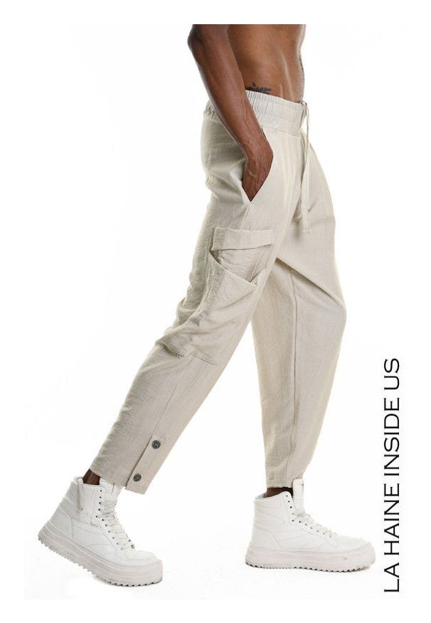 La Haine Inside Us Spodnie | 3M M1247 | Mężczyzna | Beżowy. Okazja: na co dzień. Kolor: beżowy. Materiał: wiskoza, poliamid. Wzór: aplikacja. Styl: casual, elegancki