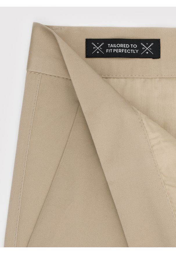 Pako Lorente - PAKO LORENTE - Beżowe szorty męskie z bawełną. Kolor: niebieski, czarny, beżowy. Materiał: bawełna. Wzór: gładki. Sezon: lato