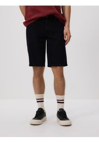 Reserved - Jeansowe szorty slim fit - czarny. Kolor: czarny. Materiał: jeans #1