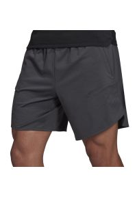 Adidas - Spodenki adidas Designed 4 Training Heat.Rdy HIIT HC4215 - szare. Kolor: szary. Materiał: tkanina, elastan, poliester. Długość: krótkie. Sport: fitness