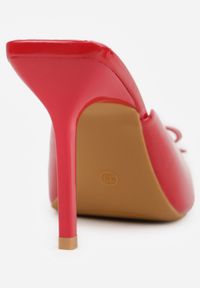Renee - Czerwone Klapki Lakierowane na Szpilce VICES z Kokardą Daemnila. Okazja: na imprezę. Kolor: czerwony. Materiał: lakier. Sezon: lato. Obcas: na szpilce. Styl: elegancki #7