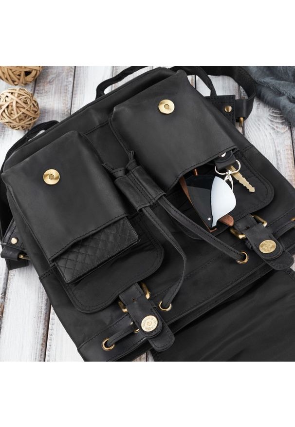 Plecak damski czarny PAOLO PERUZZI T-16-BL skórzany. Kolor: czarny. Materiał: skóra. Styl: klasyczny, vintage, retro, elegancki