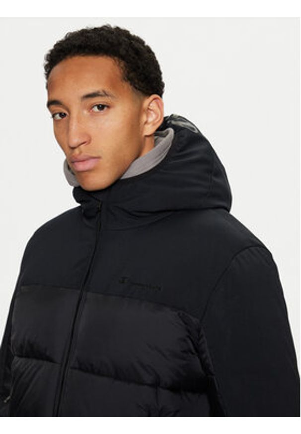 Champion Kurtka zimowa 220345 Czarny Regular Fit. Kolor: czarny. Materiał: syntetyk. Sezon: zima