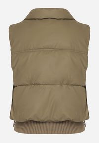 Born2be - Zielona Pikowana Kamizelka Przejściowa z Imitacji Skóry Isokira. Okazja: na co dzień. Typ kołnierza: kaptur. Kolor: zielony. Materiał: skóra. Wzór: aplikacja. Styl: casual #6