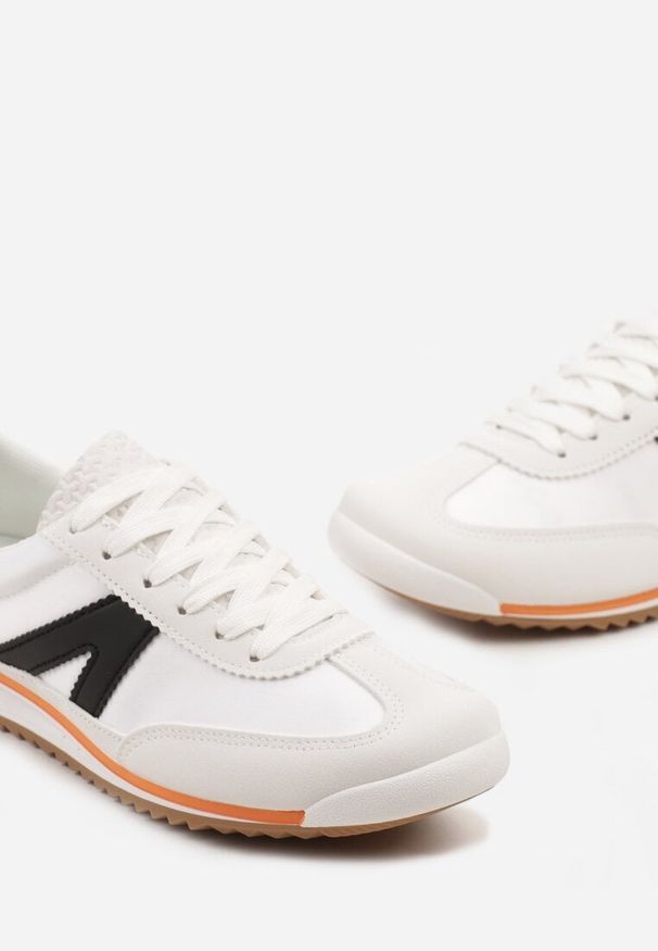 Born2be - Białe Sneakersy Ozdobione Geometrycznym Wzorem Teroti. Kolor: biały. Materiał: jeans. Wzór: aplikacja, geometria