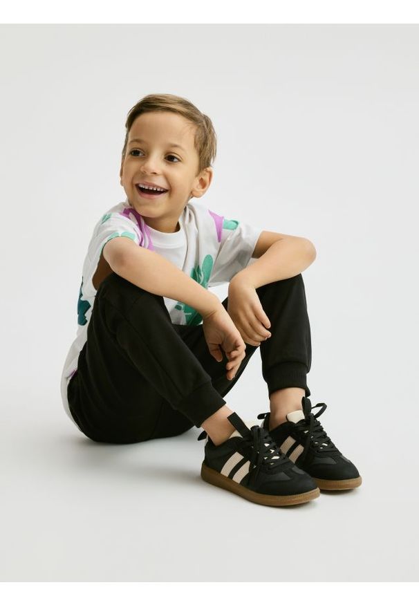 Reserved - Bawełniane joggery - czarny. Kolor: czarny. Materiał: bawełna