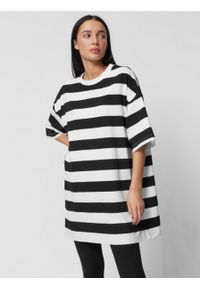 outhorn - Sukienka t-shirtowa w paski - czarno-biała. Kolor: biały, wielokolorowy, czarny. Materiał: materiał, bawełna, dzianina. Wzór: paski #3