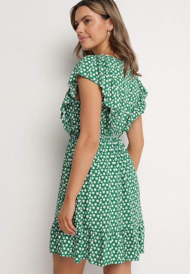 Born2be - Zielona Rozkloszowana Sukienka z Bawełny w Kwiaty z Guzikami Ronelle. Okazja: na spacer, na randkę, na co dzień. Kolor: zielony. Materiał: bawełna. Wzór: kwiaty. Typ sukienki: proste, rozkloszowane. Styl: elegancki, casual