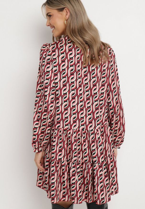 Born2be - Czerwona Rozkloszowana Sukienka Mini z Falbanką Naike. Kolor: czerwony. Materiał: tkanina. Wzór: aplikacja. Długość: mini