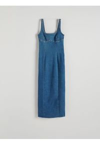 Reserved - Jeansowa sukienka midi na ramiączkach - niebieski. Kolor: niebieski. Materiał: jeans. Długość rękawa: na ramiączkach. Typ sukienki: proste. Długość: midi #1