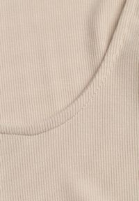 Born2be - Jasnobeżowe Body w Klasycznym Stylu Sadirise. Okazja: na co dzień. Kolor: beżowy. Długość rękawa: długi rękaw. Długość: długie. Styl: klasyczny #7