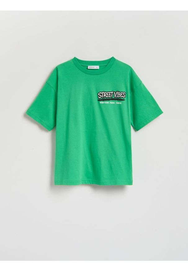 Reserved - T-shirt z nadrukiem - zielony. Kolor: zielony. Materiał: dzianina, bawełna. Wzór: nadruk