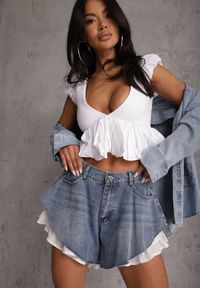 Renee - Niebieskie Jeansowe Szorty z Bawełny Ozdobione Falbanami Kassyllis. Okazja: na co dzień. Kolor: niebieski. Materiał: bawełna, jeans. Wzór: aplikacja. Sezon: lato. Styl: casual #1