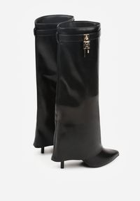 Born2be - Czarne Kozaki na Szpilce z Cholewką Imitującą Nogawkę z Aplikacją Kłódką Vetidora. Nosek buta: szpiczasty. Zapięcie: zamek. Kolor: czarny. Szerokość cholewki: normalna. Wzór: aplikacja. Materiał: skóra, materiał. Sezon: zima. Obcas: na szpilce. Styl: klasyczny. Wysokość obcasa: średni #5