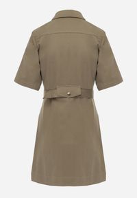 Renee - Zielona Sukienka Utility Koszulowa z Paskiem i Kieszonkami Vilinova. Okazja: na co dzień. Kolor: zielony. Materiał: bawełna. Typ sukienki: koszulowe. Styl: elegancki, casual #7