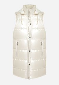 Born2be - Jasnobeżowa Długa Kamizelka Pikowana z Kapturem Agelie. Typ kołnierza: kaptur. Kolor: beżowy. Długość: długie. Wzór: aplikacja #6