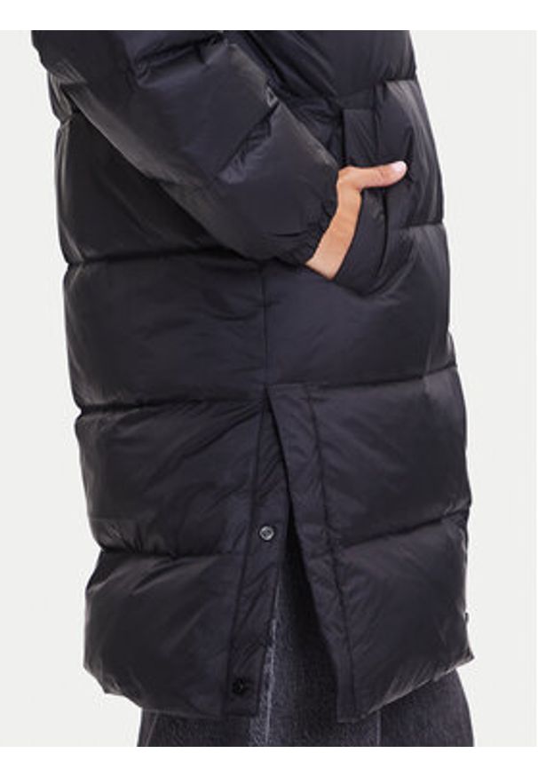 Calvin Klein Jeans Kurtka puchowa Essential LV047D502G Czarny Regular Fit. Kolor: czarny. Materiał: syntetyk