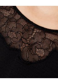 VALENTINO - Sukienka mini z koronką. Kolor: czarny. Materiał: koronka. Wzór: koronka. Typ sukienki: dopasowane, trapezowe, rozkloszowane. Styl: elegancki. Długość: mini #7