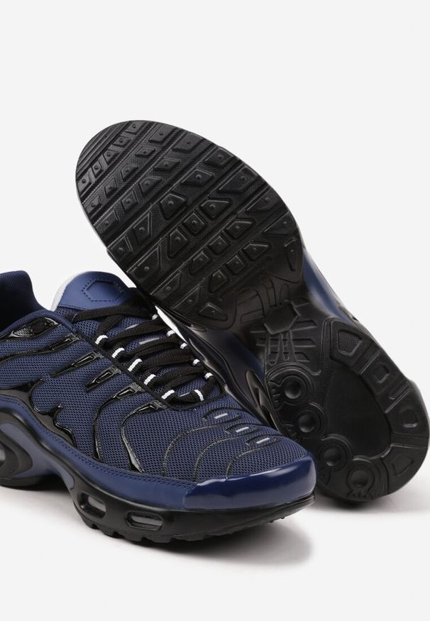 Born2be - Niebiesko-Czarne Buty Sportowe Sneakersy Ozdobione Tłoczeniem Zalirae. Kolor: niebieski. Materiał: dresówka. Wzór: aplikacja