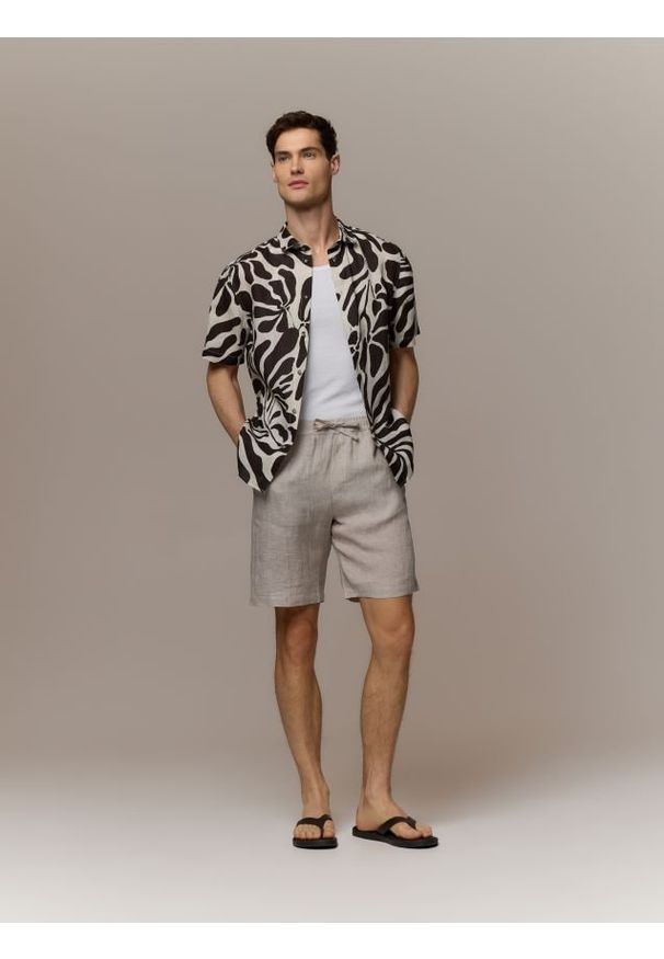 Reserved - Lniana koszula regular fit - ciemnobrązowy. Kolor: brązowy. Materiał: len