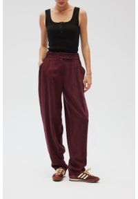 Marsala - Eleganckie spodnie z przeszyciami w kolorze BORDO - EMBER-XS/S. Okazja: na co dzień, na spotkanie biznesowe. Materiał: guma, tkanina. Styl: elegancki