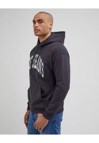 Lee - LEE VARSITY HOODIE MĘSKA BLUZA Z KAPTUREM LOGO WASHED BLACK LL80RFON. Typ kołnierza: kaptur