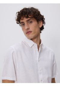 Reserved - Koszula regular z lnem - biały. Kolor: biały. Materiał: len