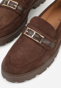 Born2be - Brązowe Mokasyny Ozdobione Klamrą Wildbluff. Okazja: do pracy, na spotkanie biznesowe. Zapięcie: klamry. Kolor: brązowy. Materiał: jeans. Wzór: aplikacja. Styl: biznesowy #6