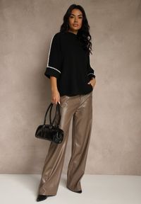 Renee - Czarny Sweter Ozdobiony Lamówką na Rękawach Tusenna. Okazja: na co dzień. Kolor: czarny. Materiał: jeans. Wzór: aplikacja. Styl: casual, elegancki, wizytowy #5