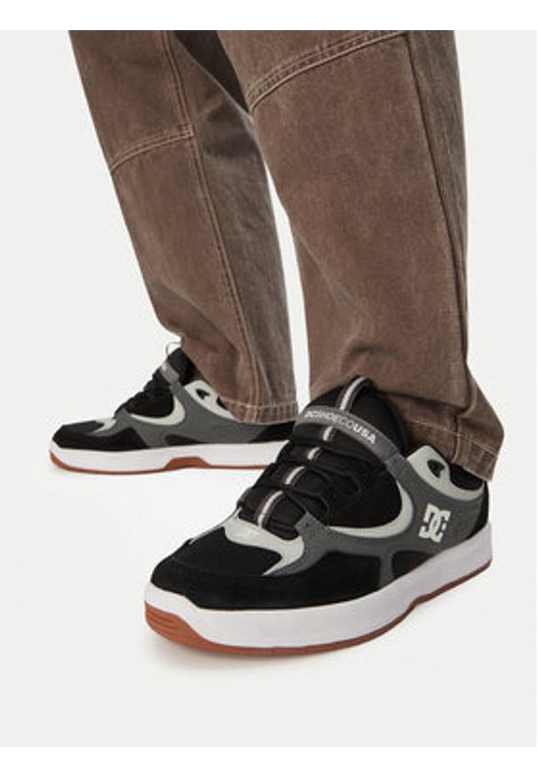 DC Shoes Sneakersy DC01721060 Czarny. Kolor: czarny. Materiał: skóra