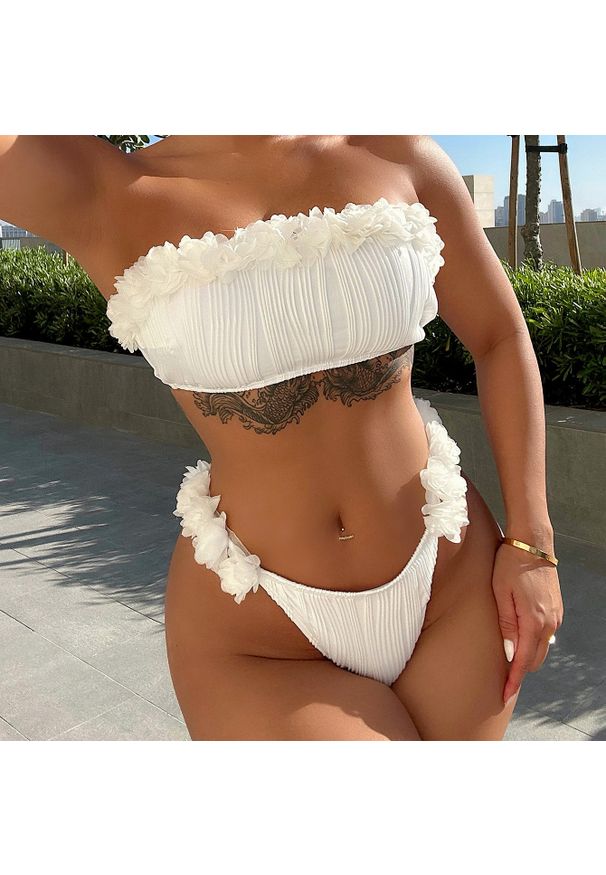 Intica - Strój kąpielowy z motywem róż plażowy elegancja Sija. Kolor: biały. Materiał: materiał. Wzór: aplikacja