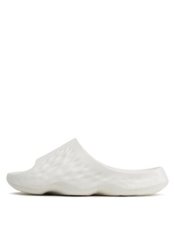 New Balance Klapki SUFHUPW3 Biały. Kolor: biały. Materiał: syntetyk