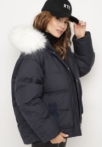 Born2be - Granatowa Kurtka Pikowana z Odpinanym Futerkiem Nomizia. Okazja: na co dzień, na spacer. Kolor: niebieski. Materiał: futro. Sezon: zima. Styl: casual, elegancki #1