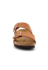 Klapki damskie Birkenstock Arizona. Zapięcie: bez zapięcia. Kolor: brązowy. Materiał: syntetyk, materiał. Sezon: lato. Sport: turystyka piesza