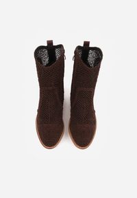 Renee - Brązowe Ażurowe Botki Kowbojki VICES na Stożkowym Obcasie Natesela. Okazja: na co dzień. Kolor: brązowy. Materiał: zamsz. Wzór: ażurowy. Sezon: wiosna. Obcas: na obcasie. Styl: casual, elegancki. Wysokość obcasa: średni #9