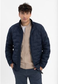 Volcano - Pikowana kurtka J-LUSIO. Okazja: na co dzień. Typ kołnierza: kołnierzyk stójkowy. Materiał: poliester, włókno, materiał. Wzór: napisy. Styl: casual #1