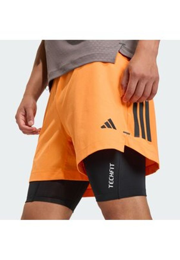 Adidas - adidas Szorty sportowe D4T PrimeLift 3 Stripes KA1197 Pomarańczowy Regular Fit. Kolor: pomarańczowy. Materiał: syntetyk