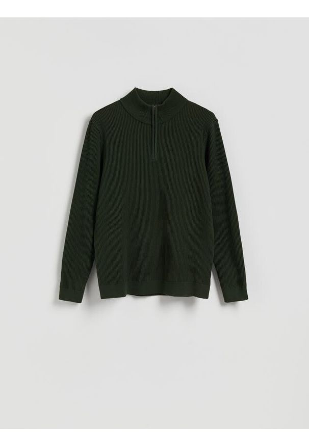 Reserved - Sweter z rozpinaną stójką - ciemnozielony. Typ kołnierza: kołnierzyk stójkowy. Kolor: zielony. Materiał: dzianina, bawełna