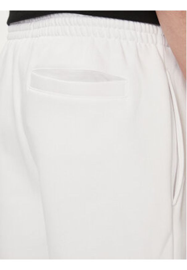 Lacoste Szorty sportowe GH9627 Biały Regular Fit. Kolor: biały. Materiał: bawełna. Styl: sportowy