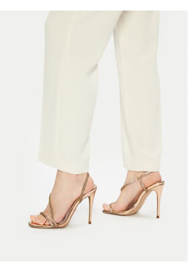 Steve Madden Sandały Novelize-R SM11002569 Złoty. Kolor: złoty. Materiał: skóra