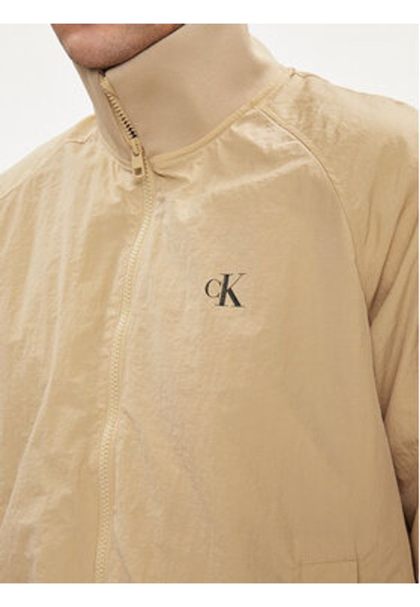 Calvin Klein Jeans Kurtka przejściowa Harrington J30J325102 Beżowy Regular Fit. Kolor: beżowy. Materiał: syntetyk