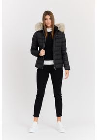 Tommy Jeans - TOMMY JEANS Czarna damska kurtka z futrem, Rozmiar M. Kolor: czarny. Materiał: futro. Długość rękawa: długi rękaw. Długość: długie. Wzór: bez wzorów. Styl: elegancki #8