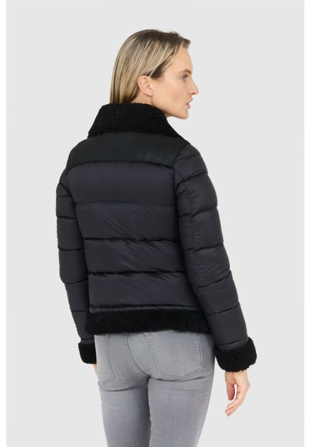 Blauer USA - BLAUER Czarny kożuch damski z pikowanymi rękawami. Kolor: czarny