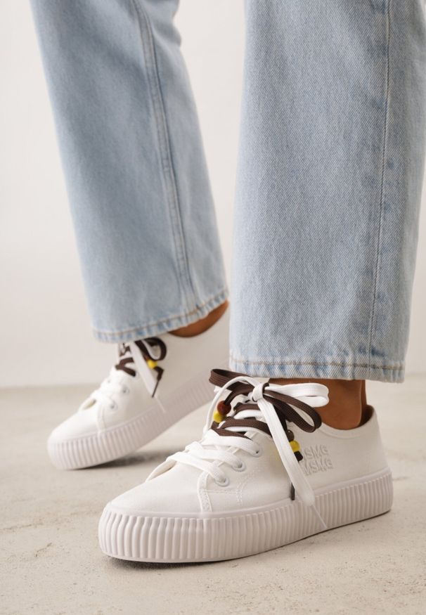 Born2be - Białe Trampki Pod Kostkę na Grubej Podeszwie z Podwójnym Sznurowaniem Callixera. Nosek buta: okrągły. Zapięcie: sznurówki. Kolor: biały. Materiał: materiał. Obcas: na obcasie. Styl: klasyczny. Wysokość obcasa: niski